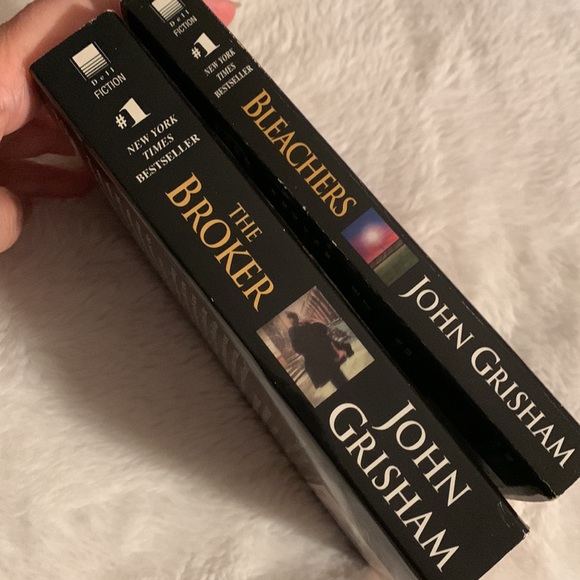 John Grisham set of 2 books - Picture 4 of 5